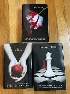 Twilight 3 Books (2 Hardcover, 1 Softcover)